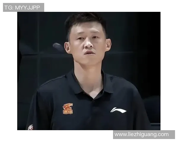 周鹏:从青涩少年到篮球巨星的奋斗历程与荣耀时刻