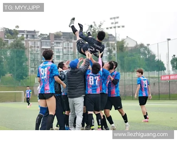 成都足球队的团队协作揭秘：如何在绿茵场上实现默契与胜利